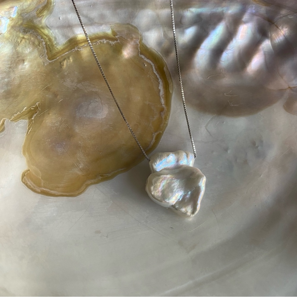 Lovely Pearl Pendant Necklace